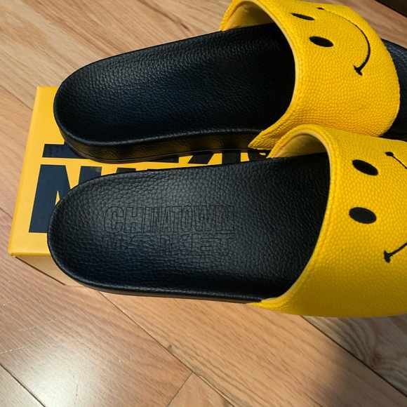 Chinatown market slides - Picture 2 of 5